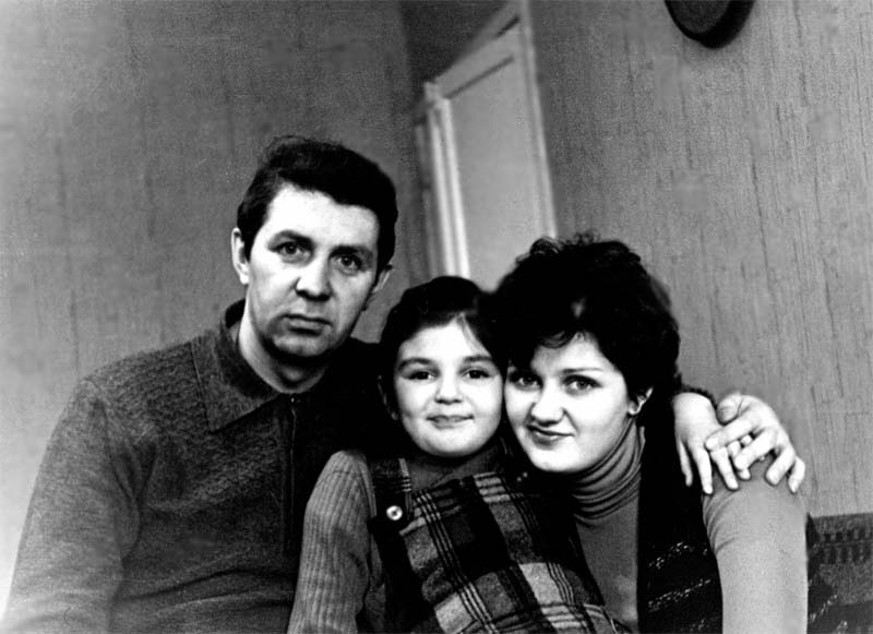 туробов и дочери - лена и наташа, 1979 год